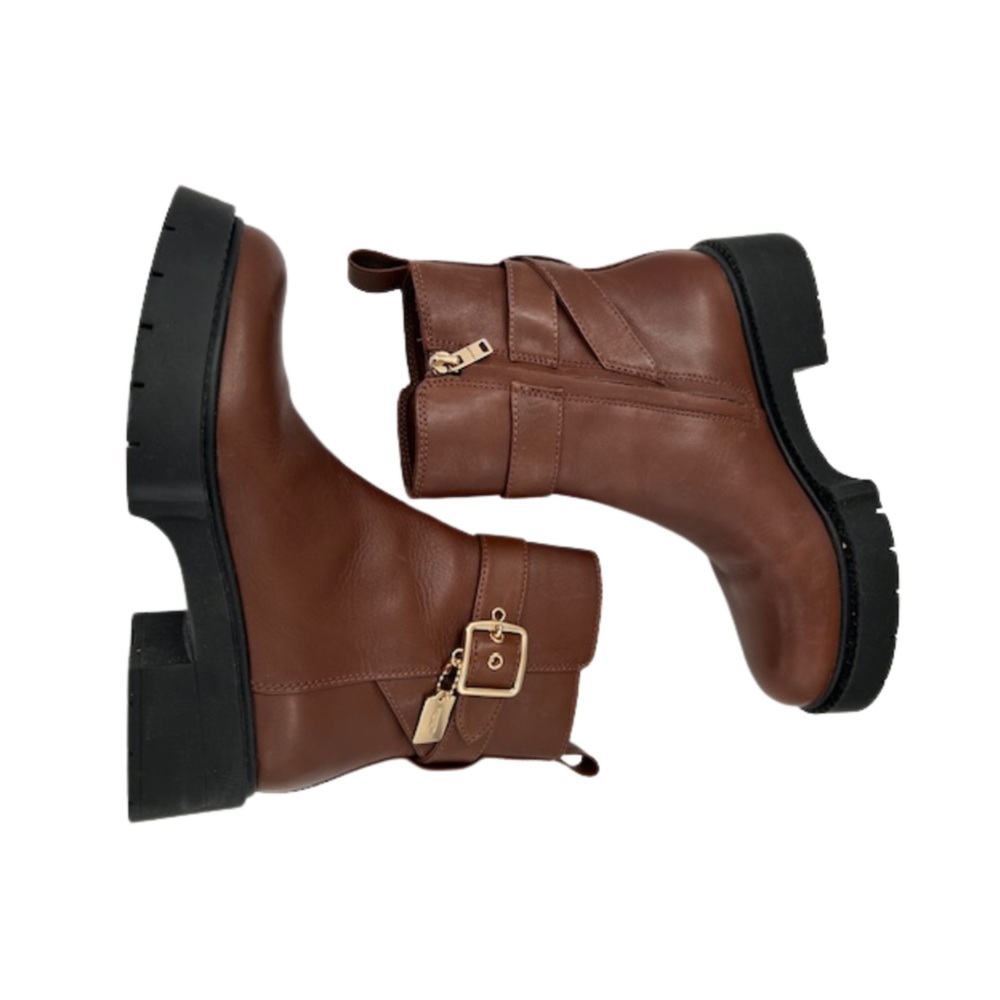 New coach brown leather boots with buckle and side coach metal tag
